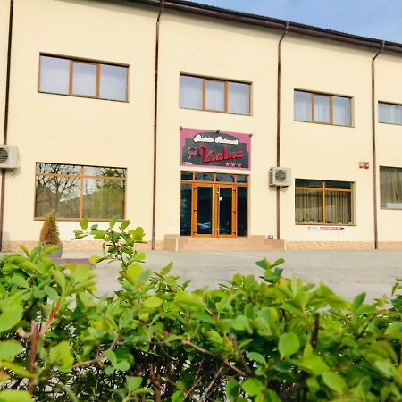 Pensiunea Vialux Bacău エクステリア 写真