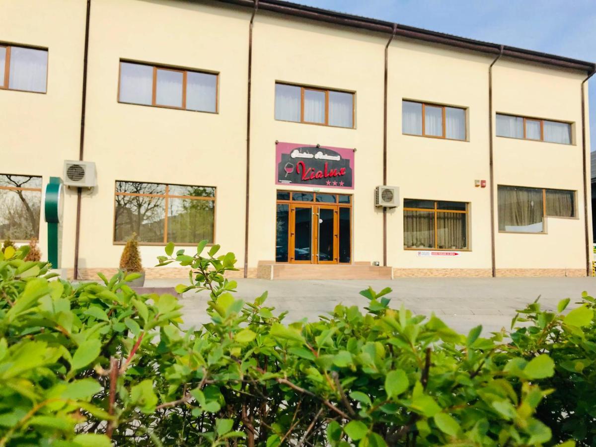 Pensiunea Vialux Bacău エクステリア 写真