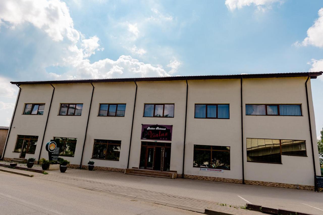 Pensiunea Vialux Bacău エクステリア 写真